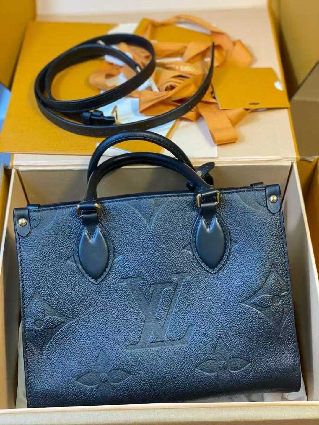 Bolsa de Mão LOUIS VUITTON Onthego com Monograma Clássico