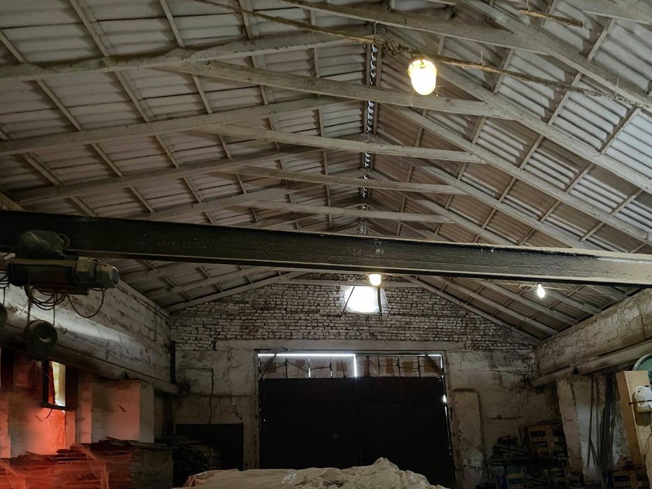 Оренда виробничого приміщення 340 м² з тельфером поблизу Львова