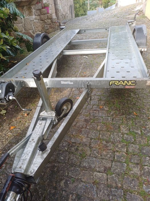 Reboque atrelado Porta Carros ou motos