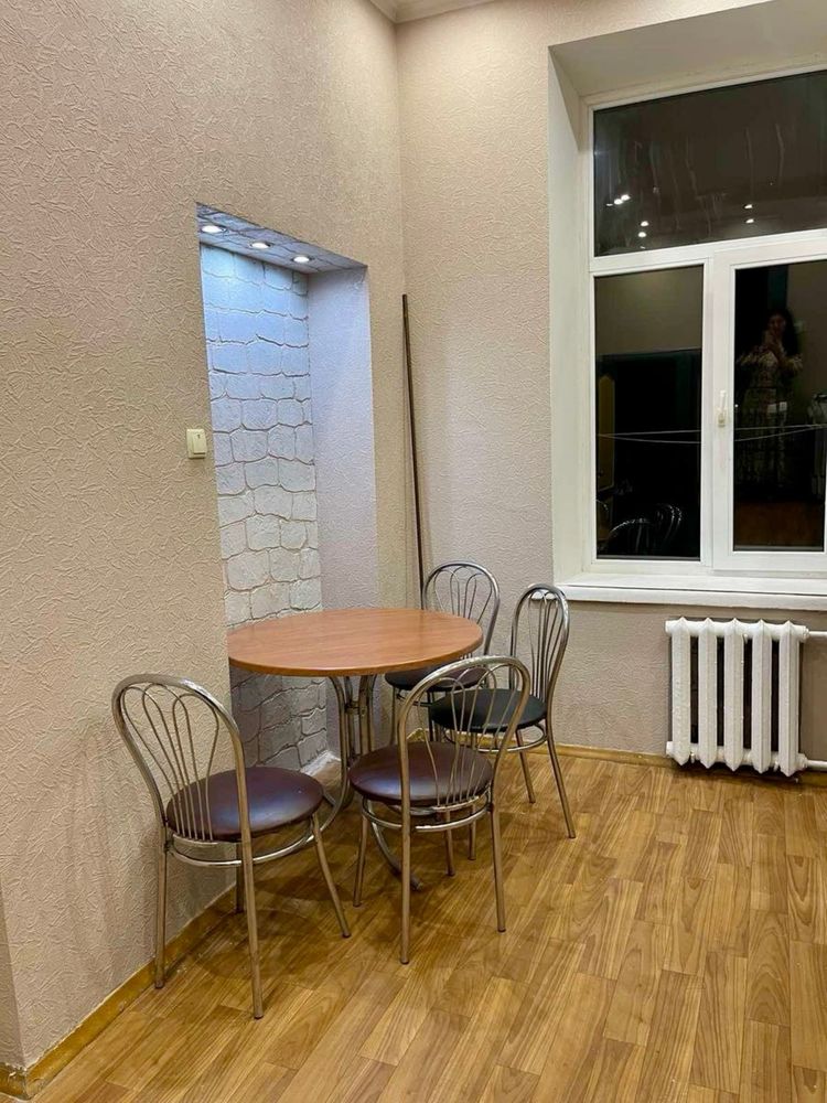 Продам 4к квартиру на вул. Дмитріївська 58А. Галицька площа. Цирк.