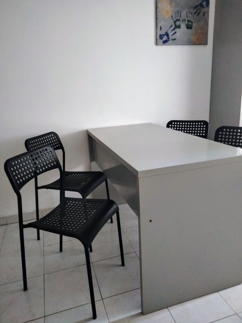 Cadeiras pretas IKEA