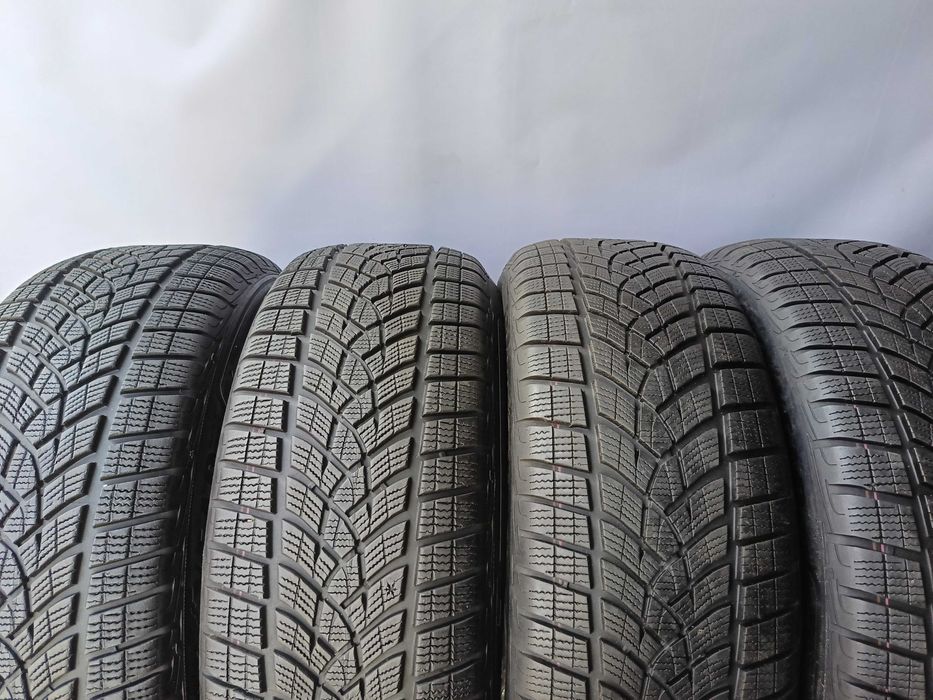 4X 235/55R19 105V Goodyear ultra grip Performance+ 182A