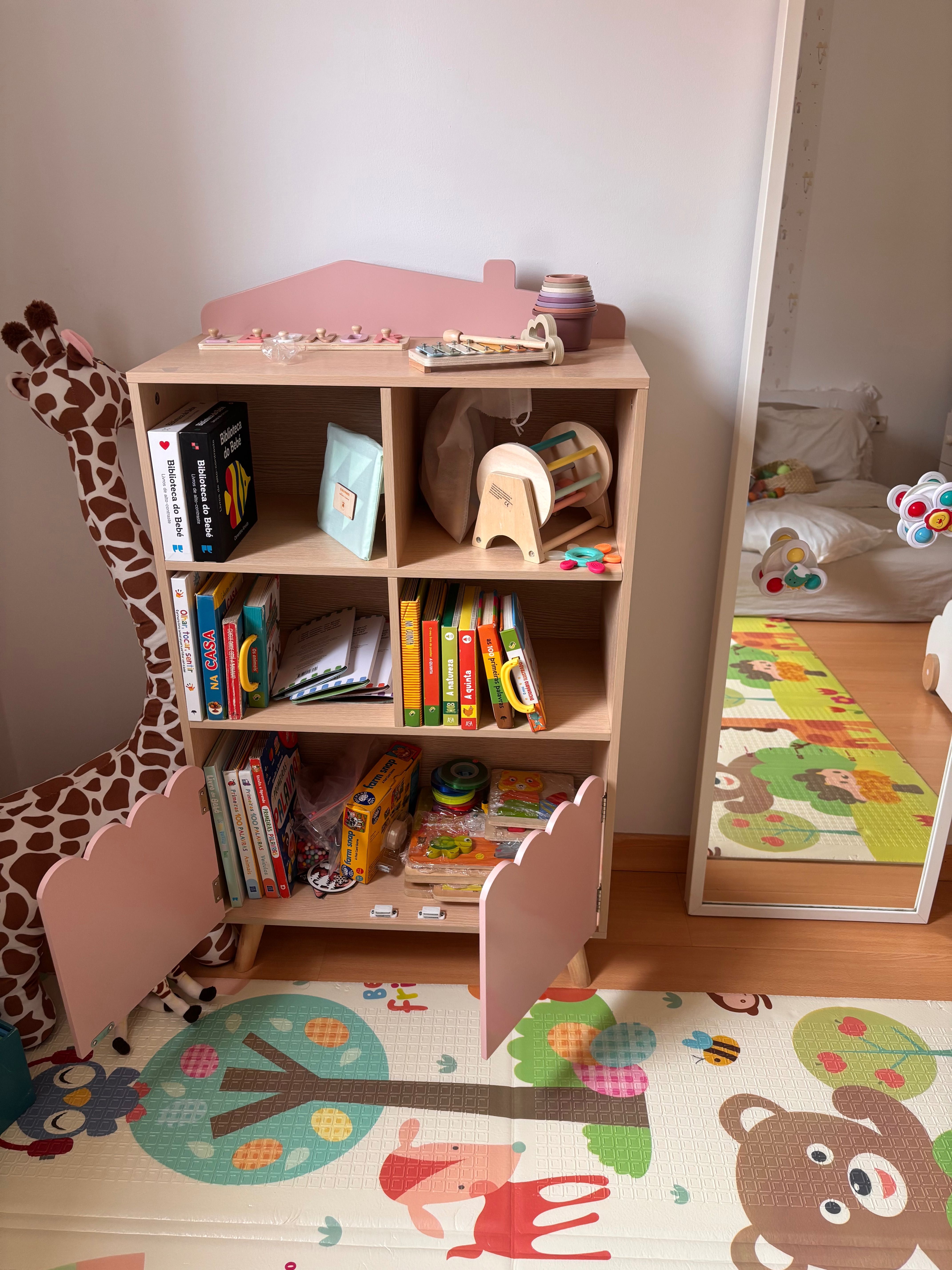 Móvel/ estante quarto de criança