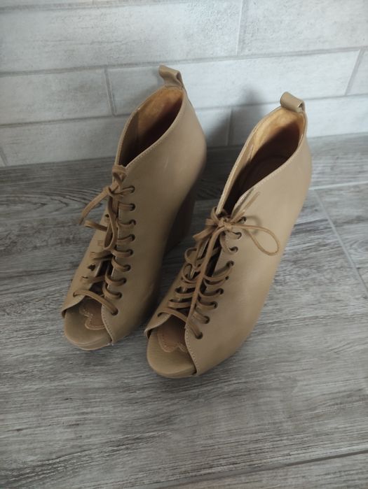 Botki koturny Stradivarius 37