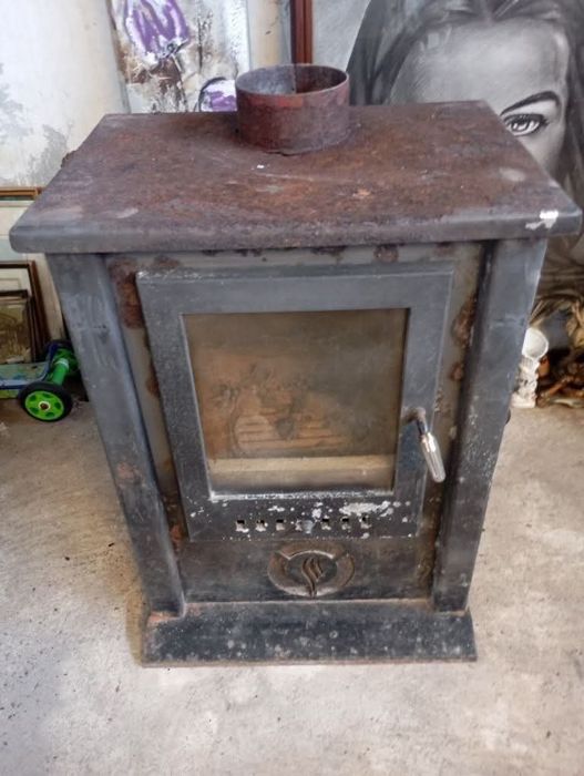 Vendo esta salamandra muita bonita bom estado