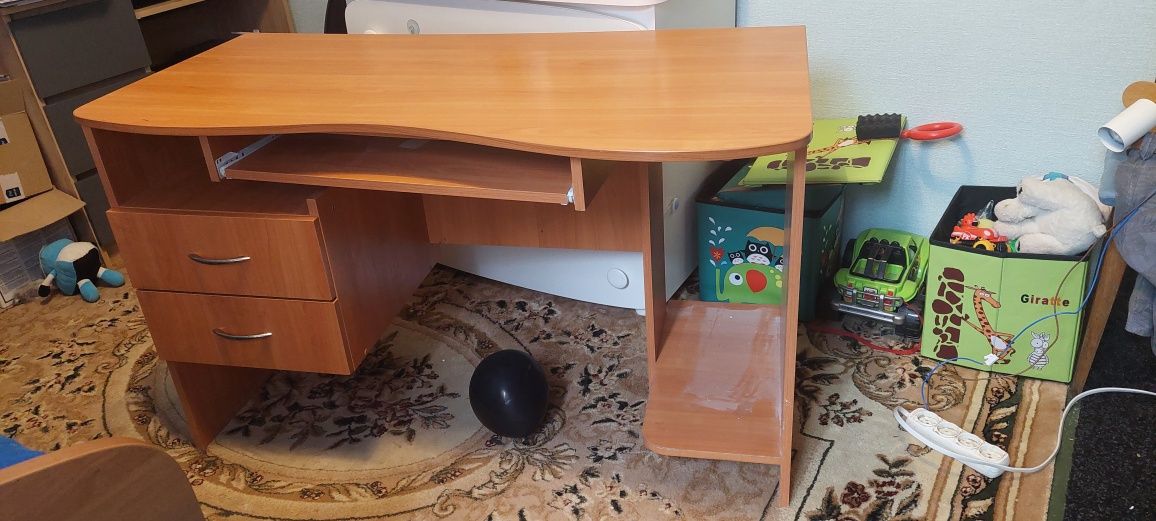 Стол компьютерный, письменный