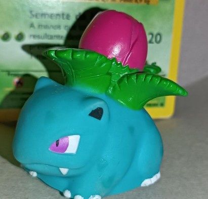 Rara Mini Figura Bulbasaur com carta Pokémon de 1999