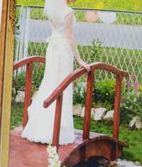 Koronkową suknia ślubna