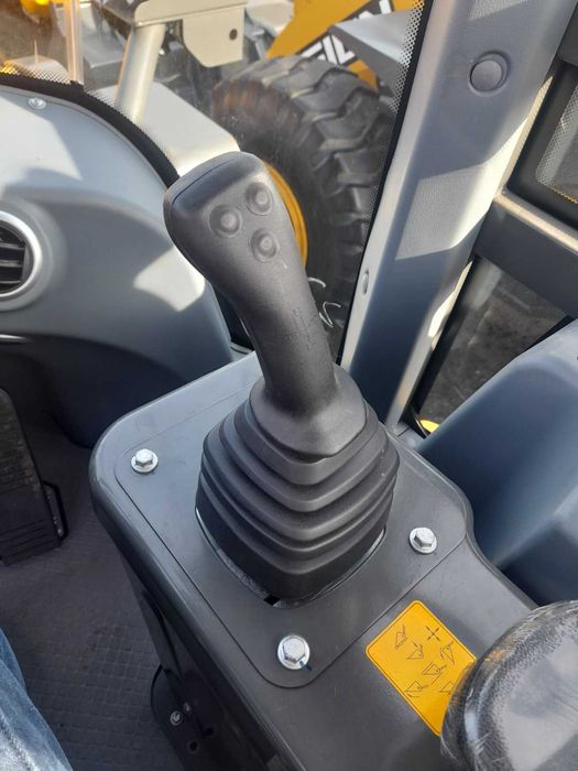 Фронтальний навантажувач Ensign YX 656 premium