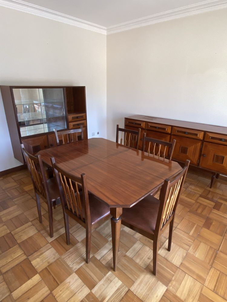 Mesa anos 70 sala