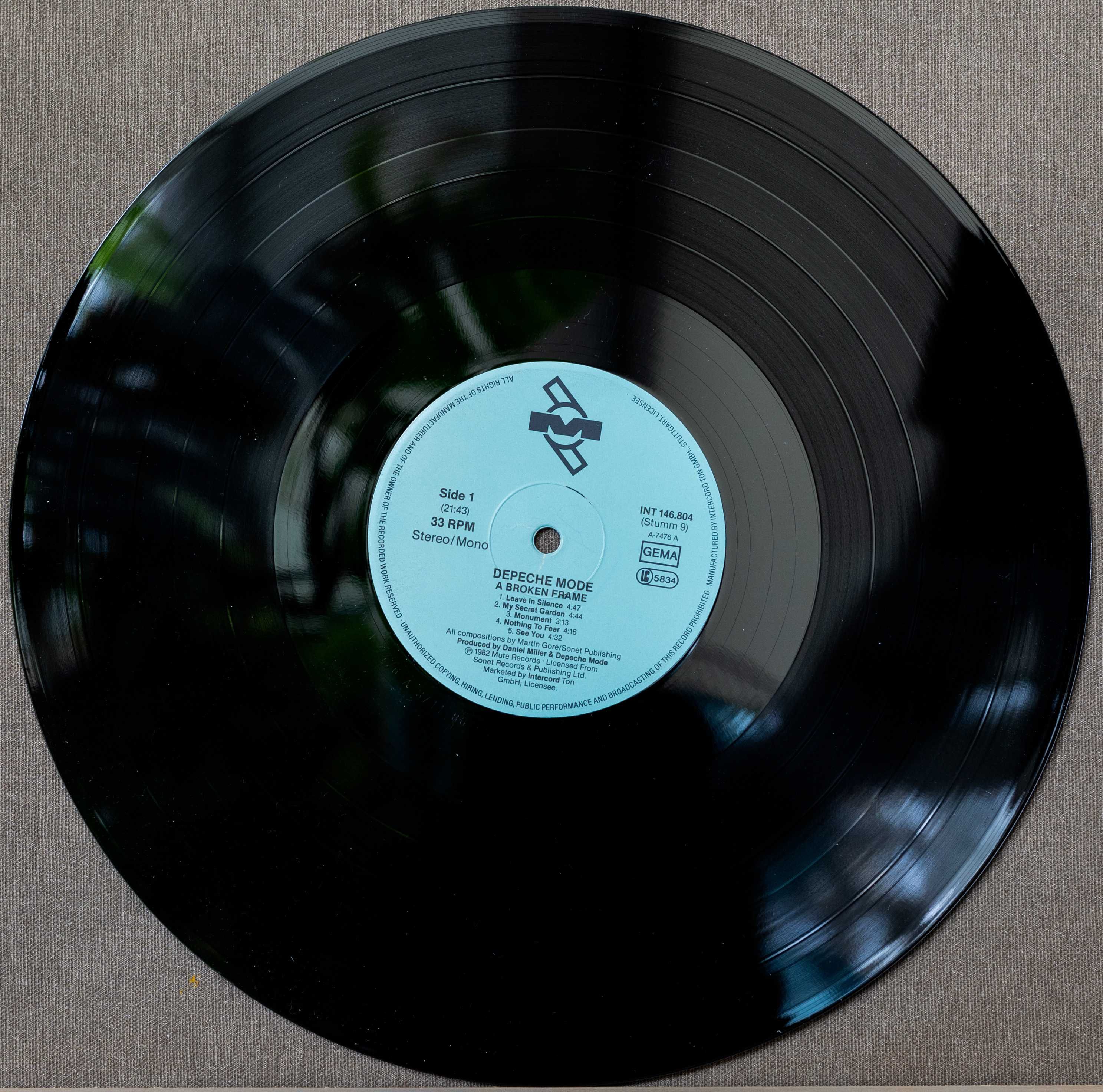 Depeche Mode - A Broken Frame - INT146.804