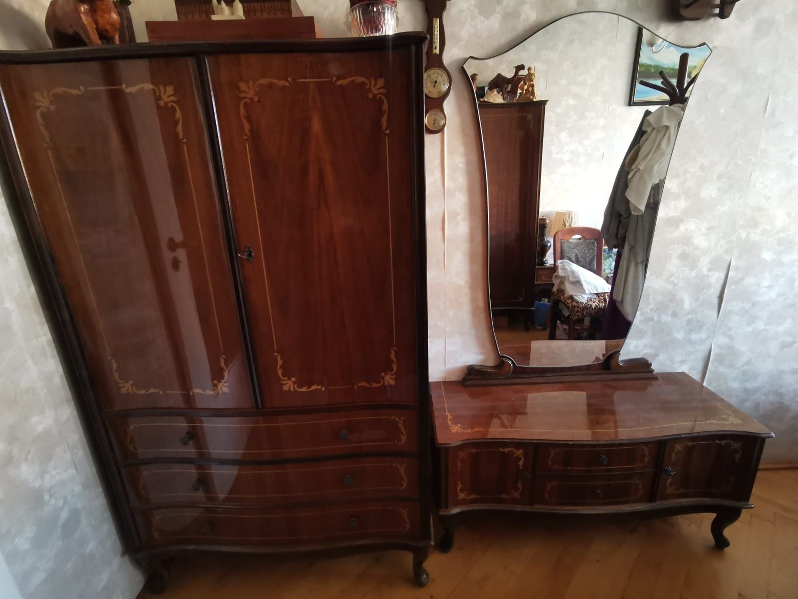 Komoda  z litego drewna gięte połysk, wzór