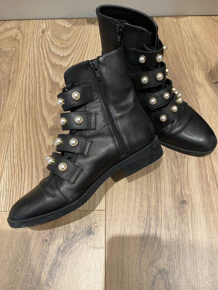 Botins e sapatilhas Zara