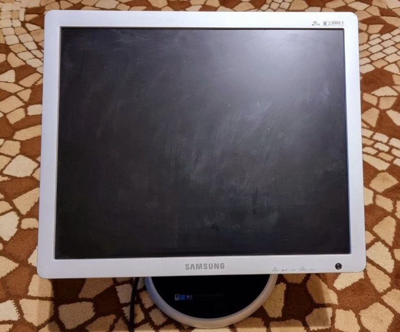 Монитор Samsung SyncMaster 961BF