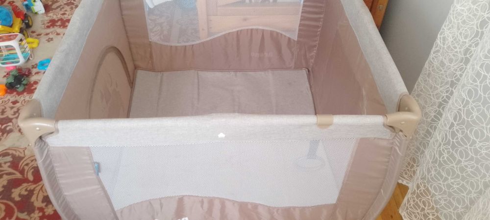 Манеж дитячий,супер легкий та компактний.