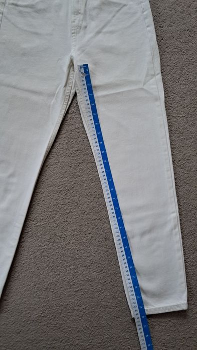 Jeansy Sinsay Mom Fit białe/ecru 34