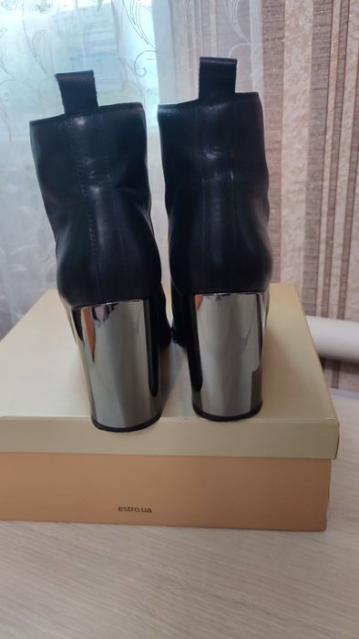 Продам ботильйони Estro