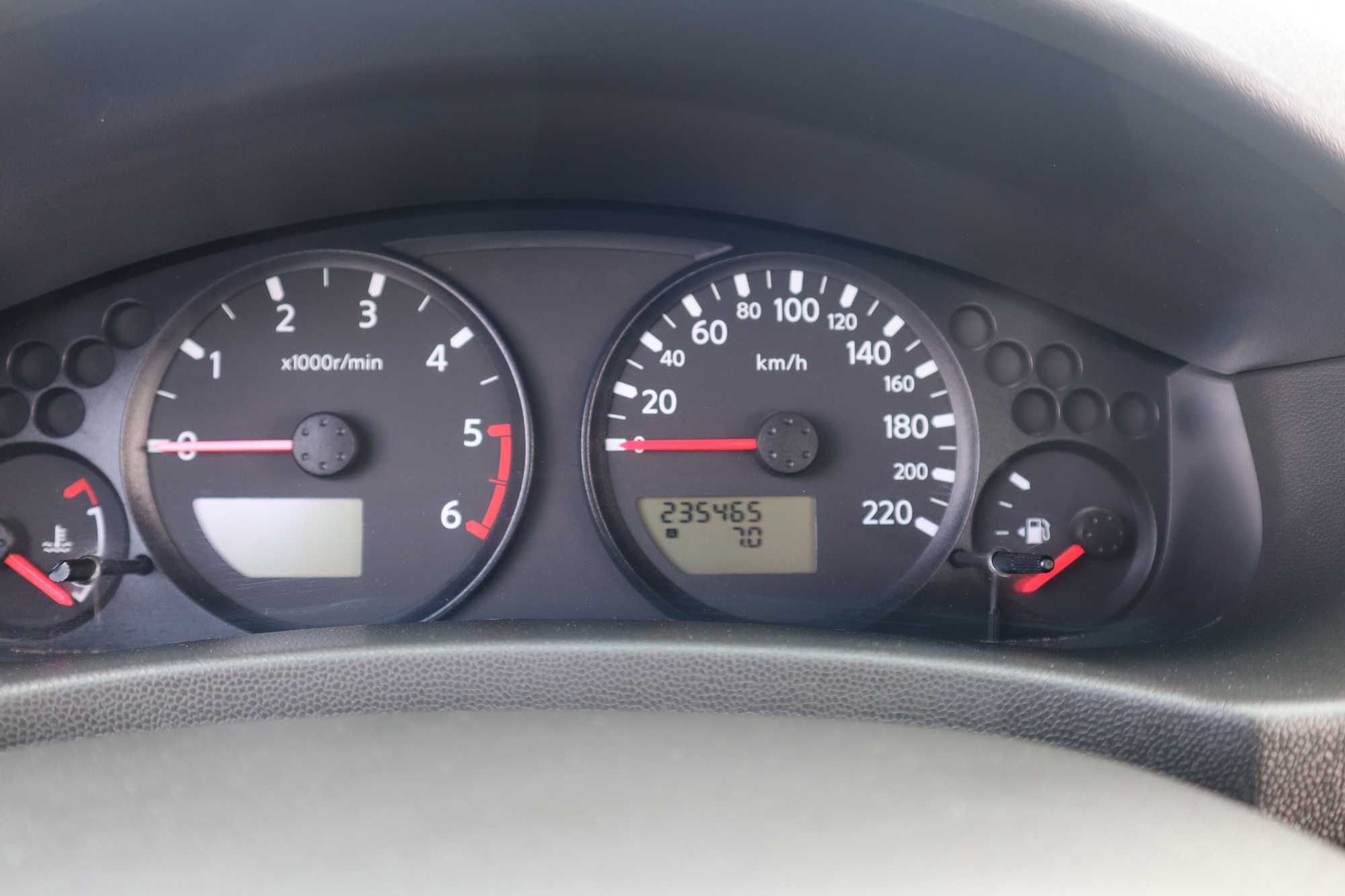 NISSAN NAVARRA 2.5 DCI COMERCIAL