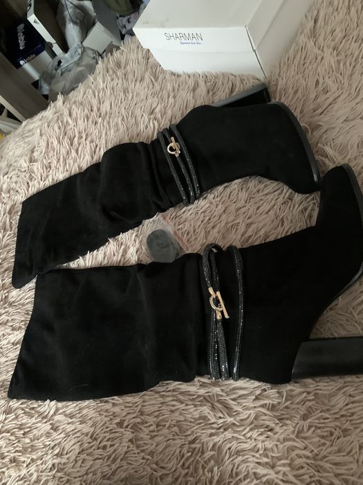 Чоботи жіночі .замша якісна , дуже зручна колодка , виглядаютьдуже єле