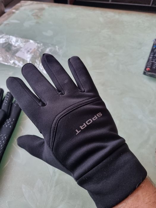 Перчатки спортивні з сенсорними наліпками