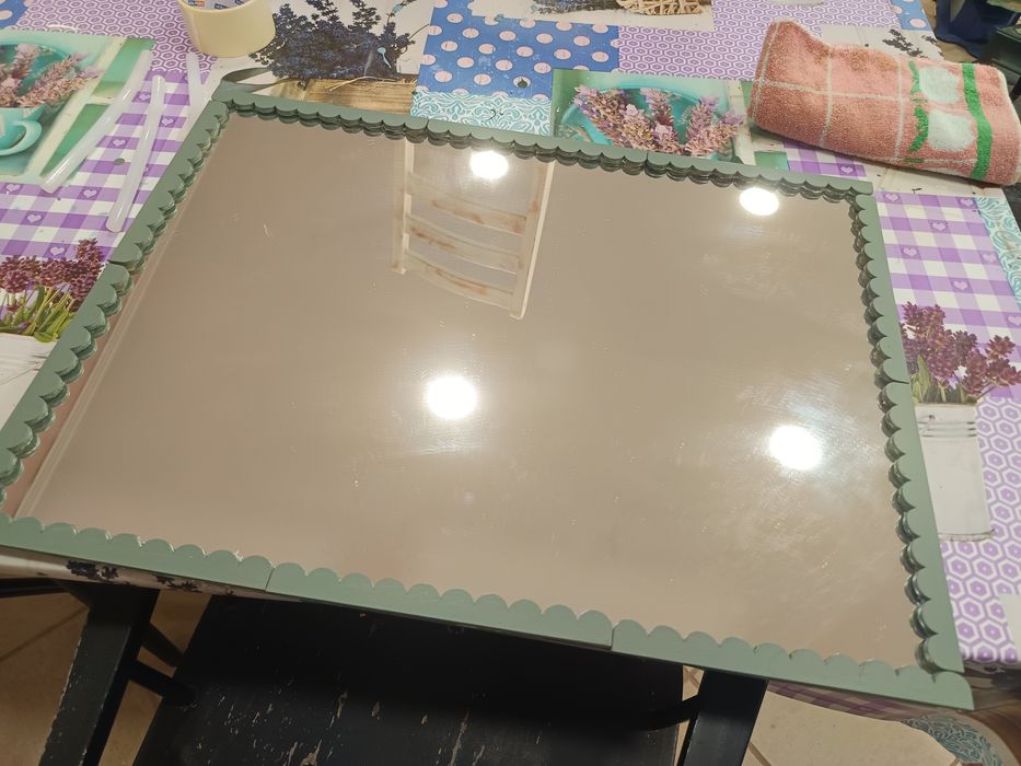 Espelho verde Sálvia com moldura recortada