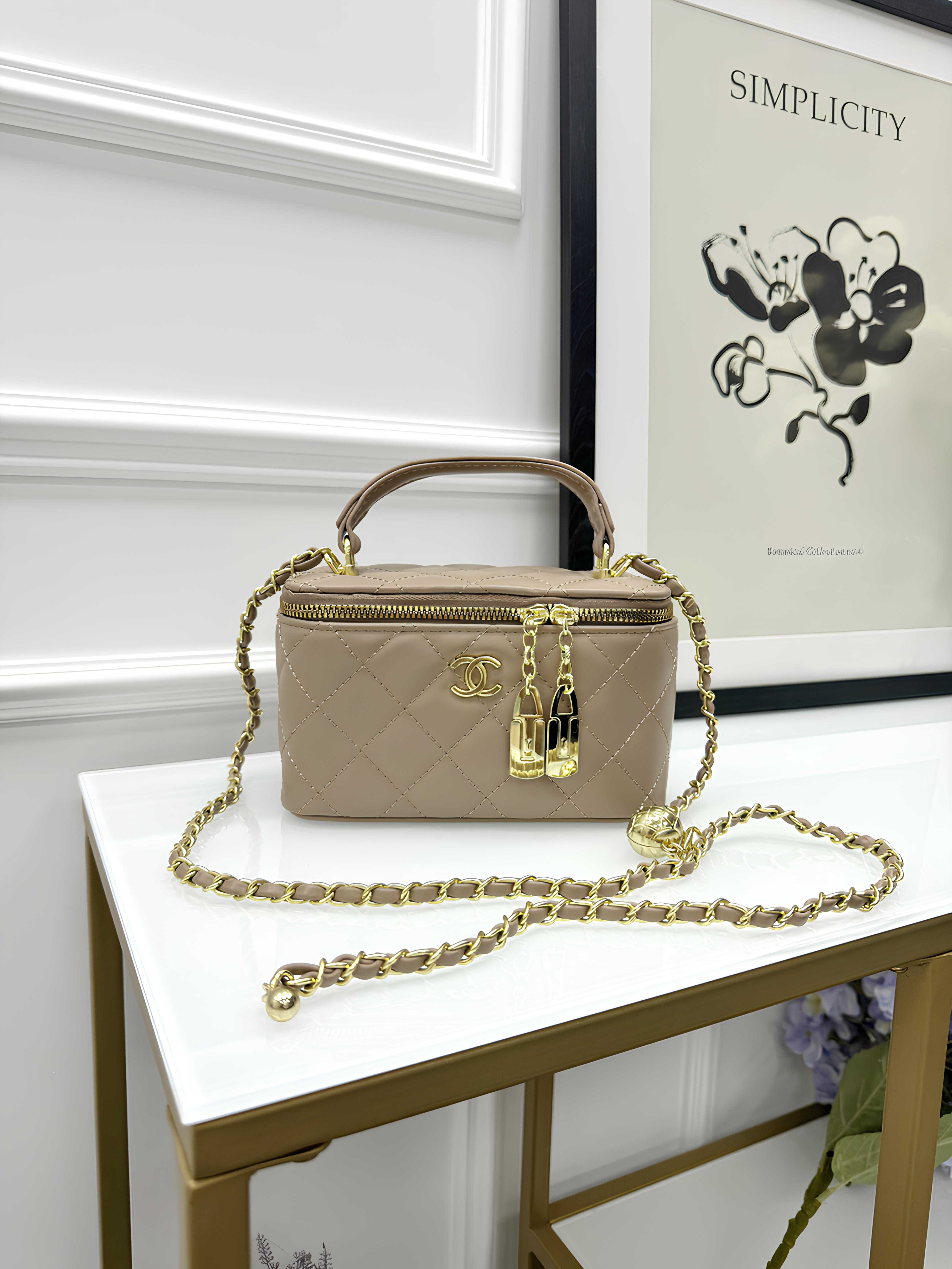 Женская сумка Chanel Lambskin через плечо Шанель
