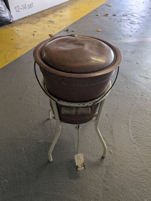 Caixote para lixo antigo