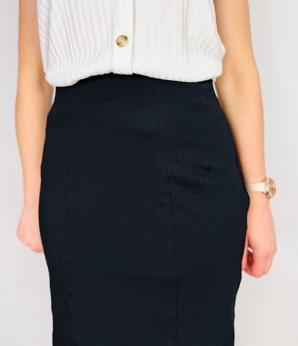 Czarna dopasowana mini spódnica z gładkiej tkaniny XS 34 Marks&Spencer