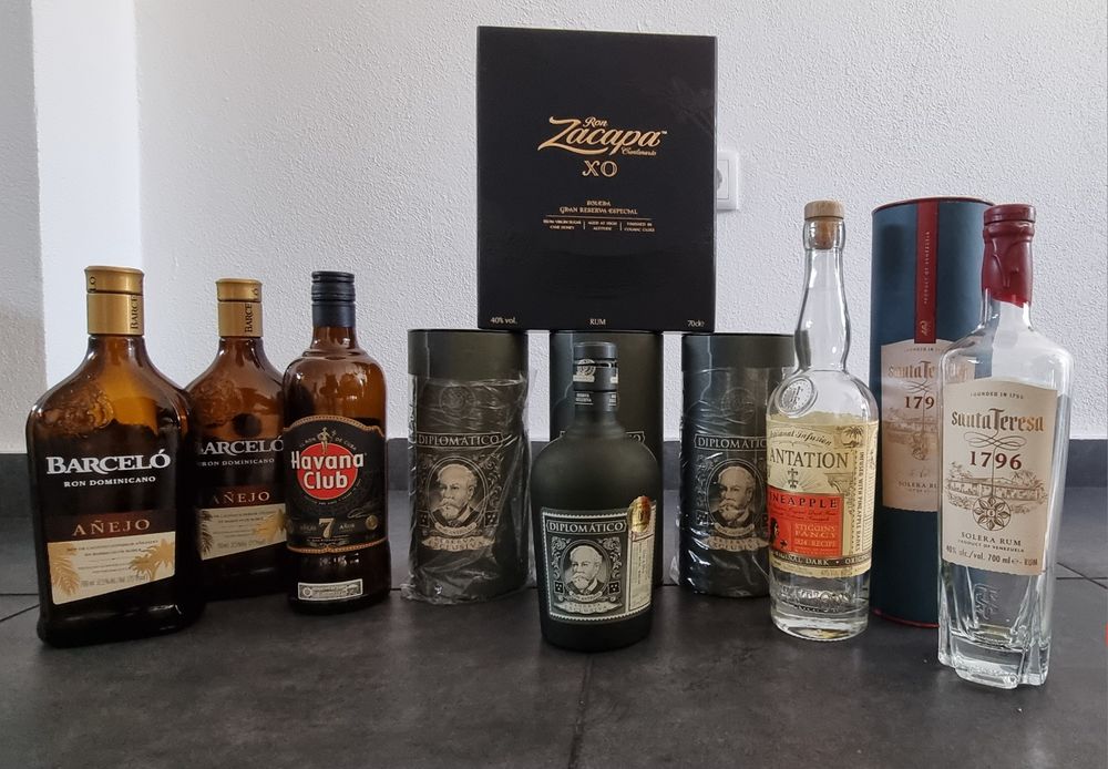 Lote de Garrafas Vazias, Gin, Absolut Vodka, Patrón Tequila, Rum