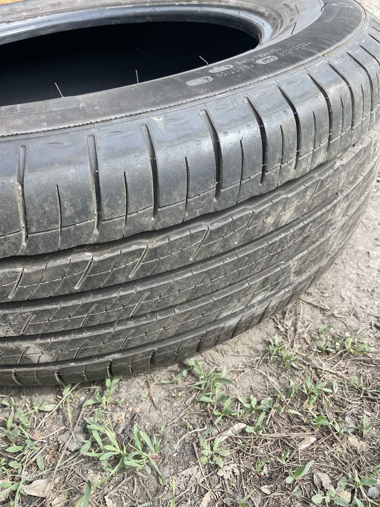 Резина MICHELIN 235/65R18 в гарному стані