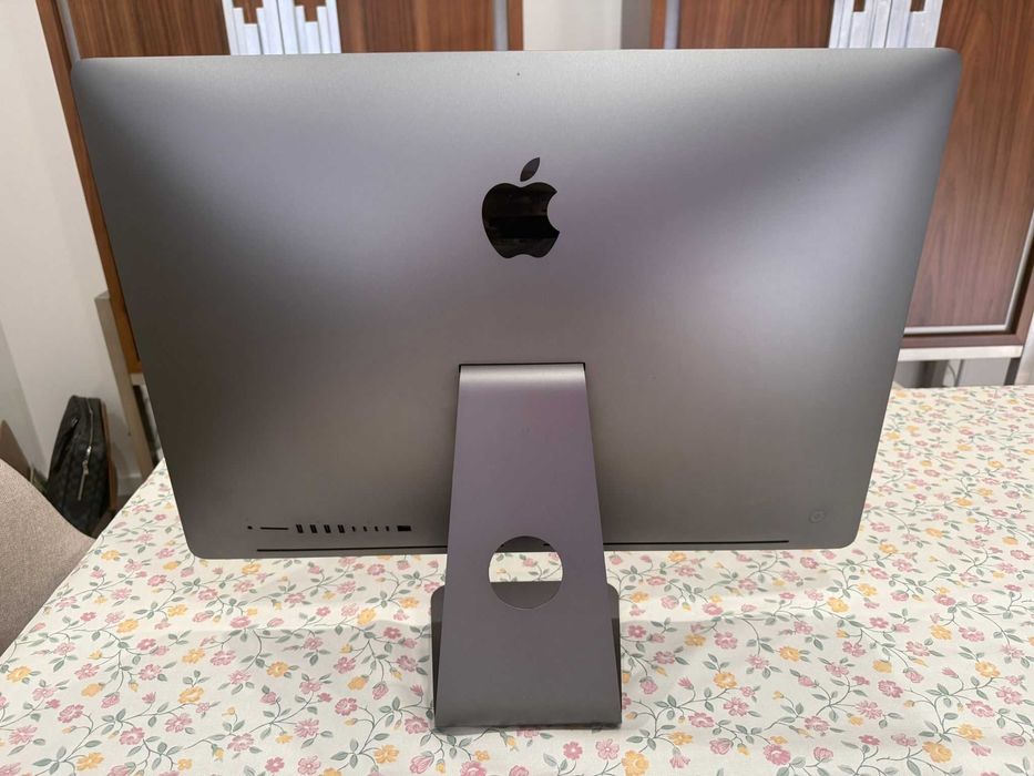 Apple iMac Pro - 27", Intel Xeon W, 128GB RAM, 64 GB GRAFICa, 4TB SDD