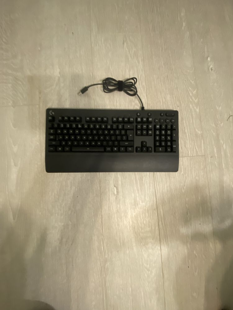 Klawiatura RGB Logitech G213 (z gratisem)