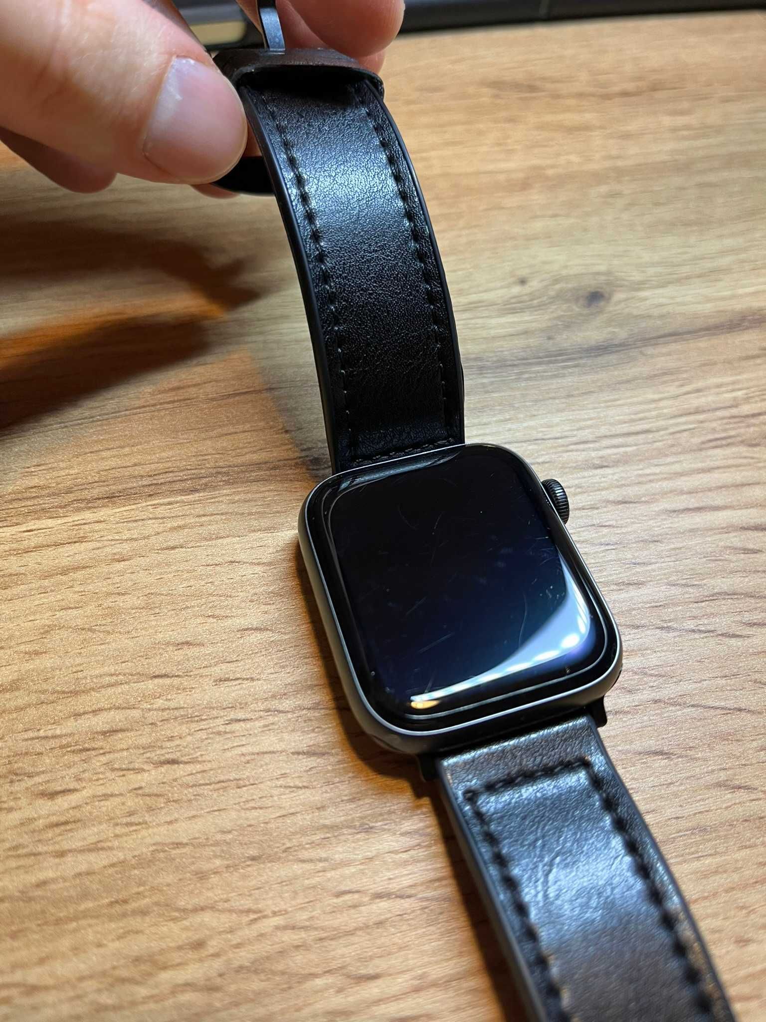 Apple Watch 5 Aluminum 44mm GPS + Cellular (esim) A2157