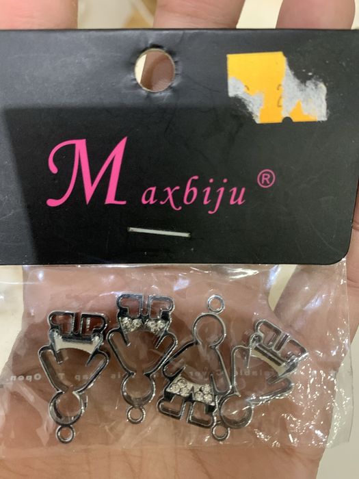 Apliques prateados “Maxbiju” para colares em forma de criança