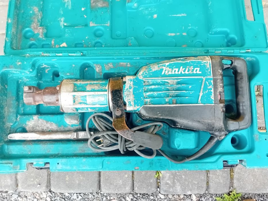 Młot wyburzeniowy MAKITA HM1307C