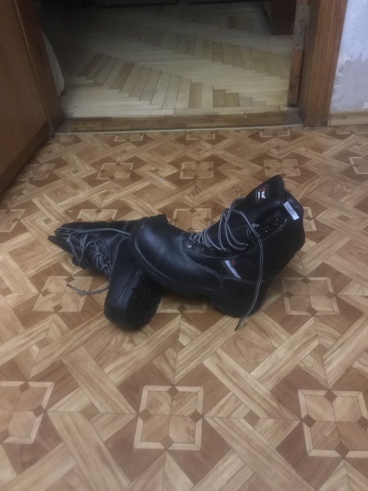 Продам мужские рабочие теплые ботинки