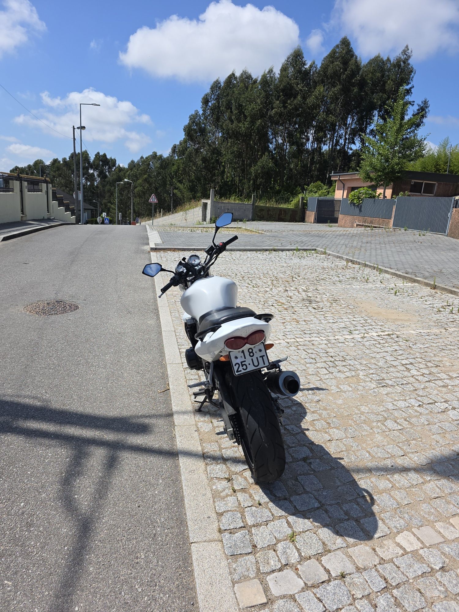 Kawasaki  ZR750F