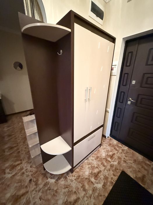 Продам два шкафа в прихожие комплект Ш.В.Г 1100*2000*350 мм