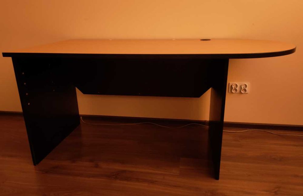 Biurko duże półokrągłe 160cm x 78,8cm x 75,8cm