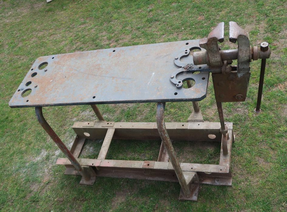 Stół kowalski ślusarski warsztatowy z imadłem
