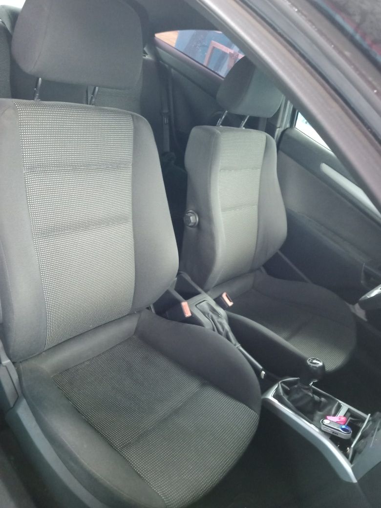 Opel Astra H  1.9 CDTI 120 KM GTC