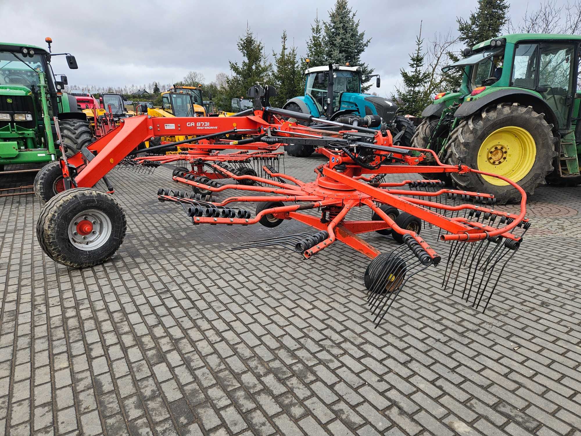 Import kuhn GA6620 .krone swadro807 rok 2014 GA 8731 .transport