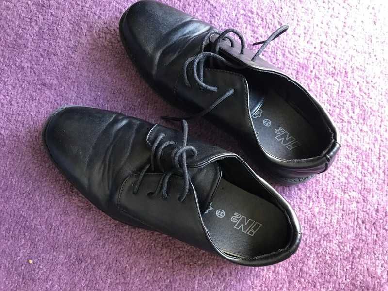 Komunia inne okazje eleganckie czarne buty lakierki skóra In2 37