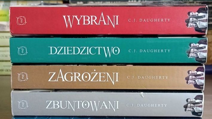 C.J. Daugherty Zagrożeni