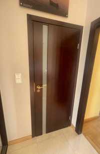 Drzwi drewniane z futryną i klamką Tupai