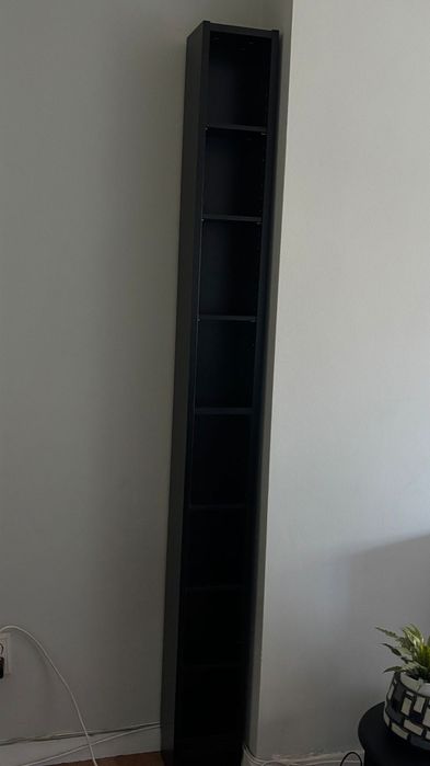 estante estreita IKEA Billy Preta 20€