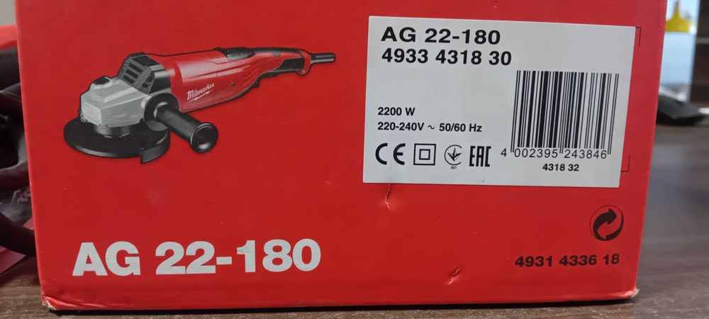 Milwaukee Szlifierka kątowa 2200W 180mm z włącznikiem Deadman