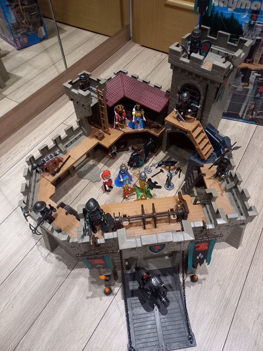 Playmobil Rycerze Zamek Zbójców 4866 + rodzina królewska + 4 figurki