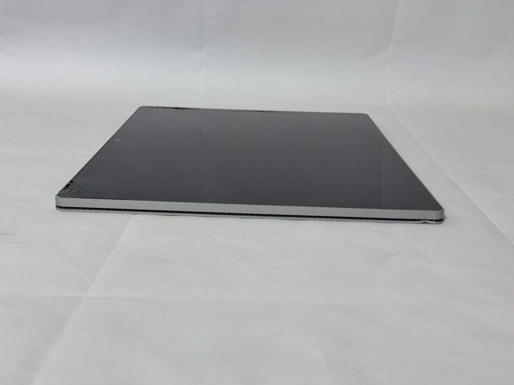 Планшет ноутбук Microsoft surface book 2 13.5 i5 8/256 бите скло