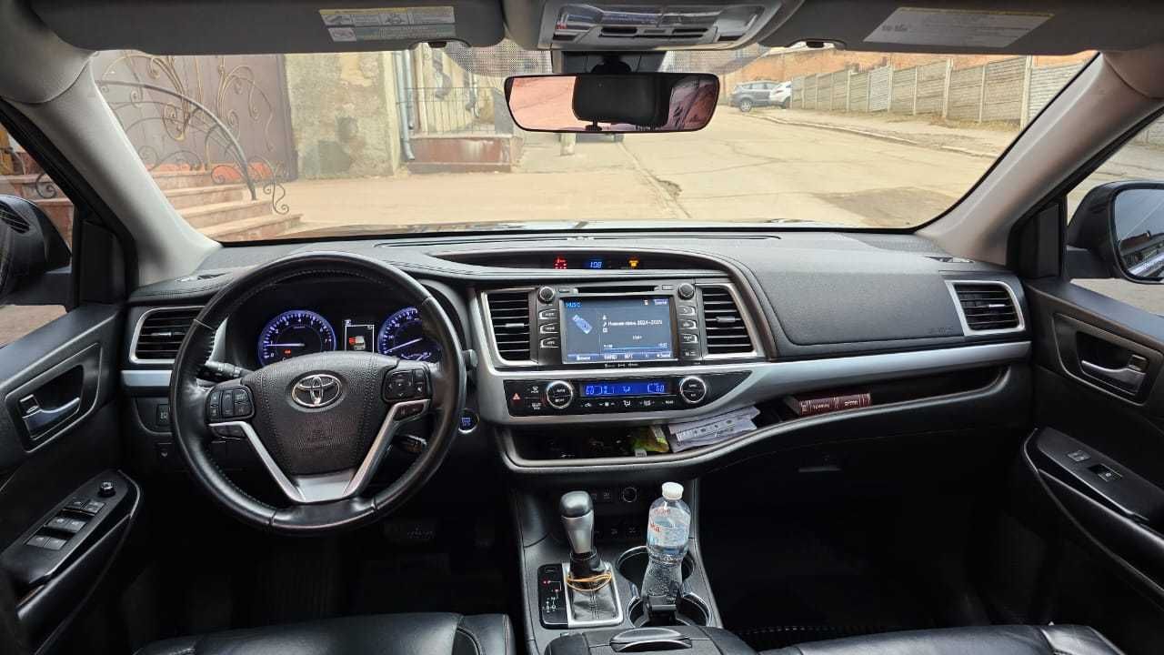 Продам TOYOTA  Highlander 2018